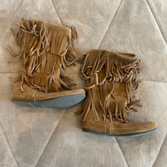 Minnetonka Women’s Fringe Boots size 8 brown suede leather authentic buckskin - Picture 2 of 8